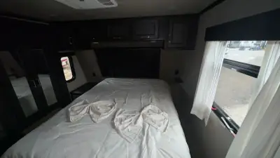 2017 Keystone Fuzion Fifth Wheel TH 371 photo 23