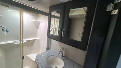 2017 Keystone Fuzion Fifth Wheel TH 371 photo 19