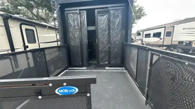 2017 Keystone Fuzion Fifth Wheel TH 371 photo 12