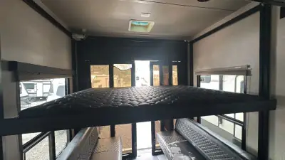 2017 Keystone Fuzion Fifth Wheel TH 371 photo 28
