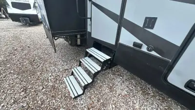 2017 Keystone Fuzion Fifth Wheel TH 371 photo 49