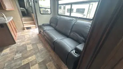 2017 Keystone Fuzion Fifth Wheel TH 371 photo 37