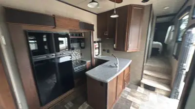 2017 Keystone Fuzion Fifth Wheel TH 371 photo 16