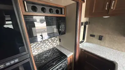 2017 Keystone Fuzion Fifth Wheel TH 371 photo 45