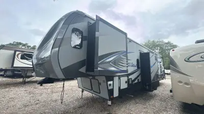 2017 Keystone Fuzion Fifth Wheel TH 371 photo 55