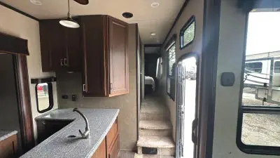2017 Keystone Fuzion Fifth Wheel TH 371 photo 17
