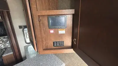 2017 Keystone Fuzion Fifth Wheel TH 371 photo 47