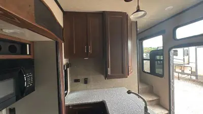 2017 Keystone Fuzion Fifth Wheel TH 371 photo 43