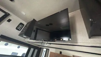 2017 Keystone Fuzion Fifth Wheel TH 371 photo 29