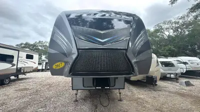 2017 Keystone Fuzion Fifth Wheel TH 371 photo 2
