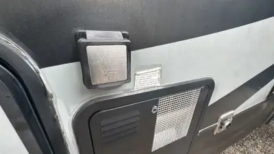 2017 Keystone Fuzion Fifth Wheel TH 371 photo 6