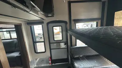 2017 Keystone Fuzion Fifth Wheel TH 371 photo 34
