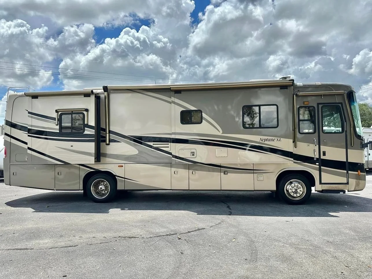 2007 Monaco 36PDQ exterior