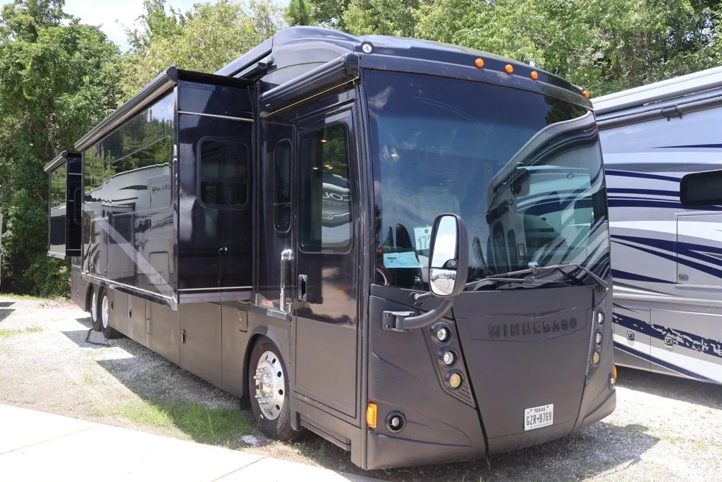 2016 Winnebago GRAND TOUR 42QL exterior