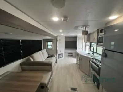2027 Coachmen Catalina Legacy Edition 243RBS photo 15