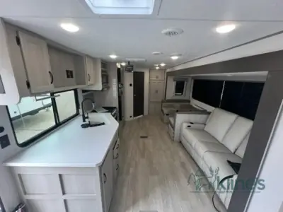 2027 Coachmen Catalina Legacy Edition 243RBS photo 8