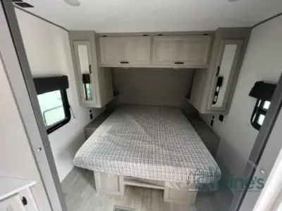 2027 Coachmen Catalina Legacy Edition 243RBS photo 7