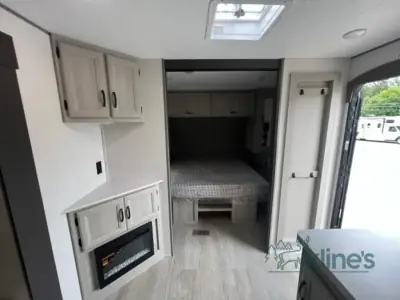 2027 Coachmen Catalina Legacy Edition 243RBS photo 6