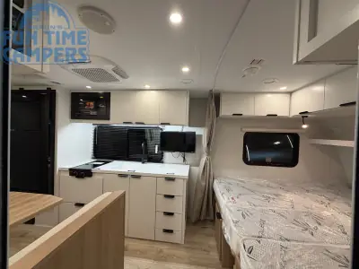 2027 Winnebago MICRO MINNIE 2000TRB photo 12