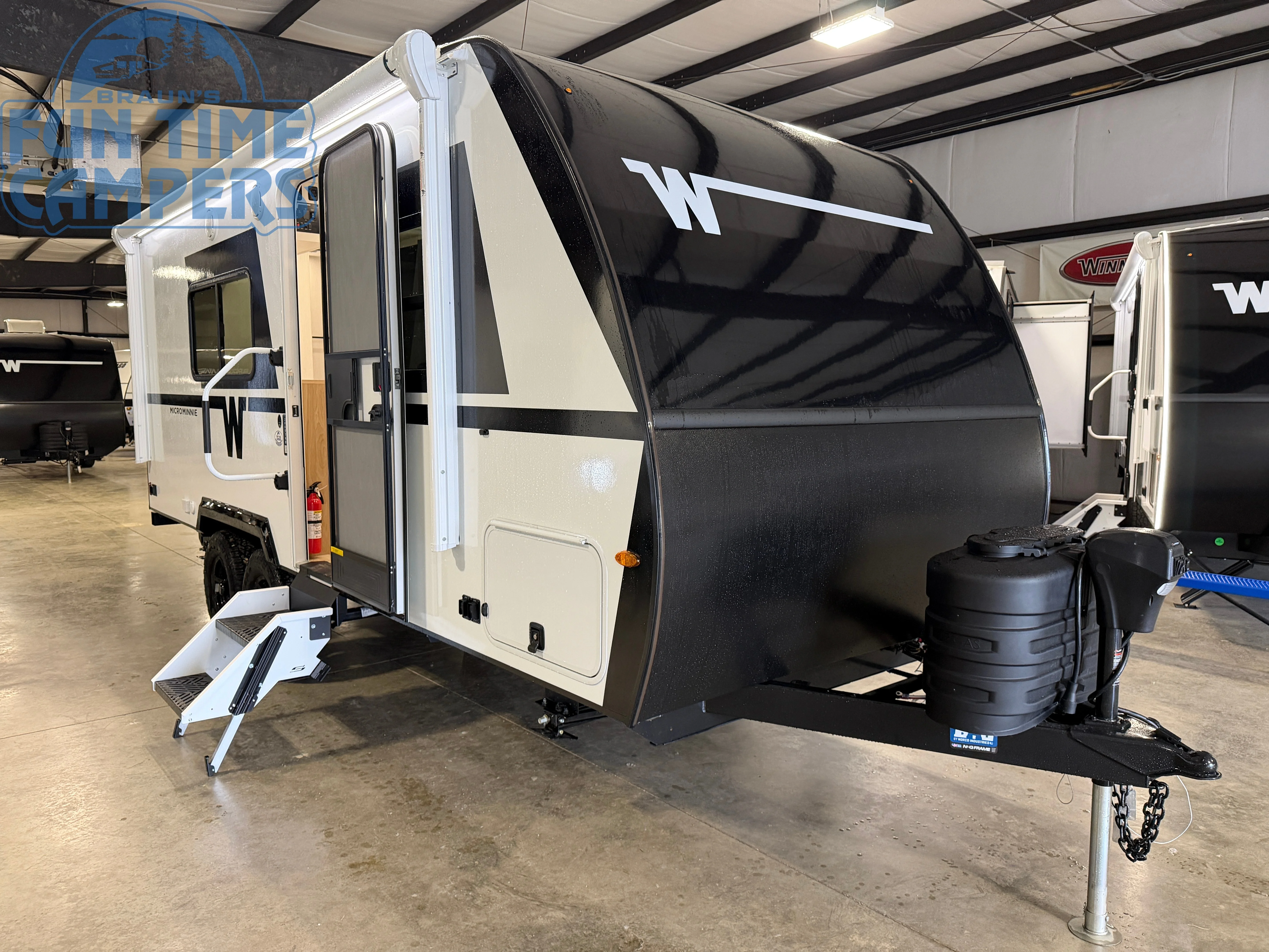 2027 Winnebago MICRO MINNIE 2000TRB exterior