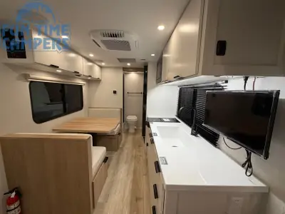 2027 Winnebago MICRO MINNIE 2000TRB photo 24