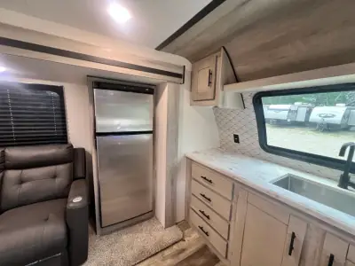 2021 K-Z Connect SE C221FKKSE photo 13