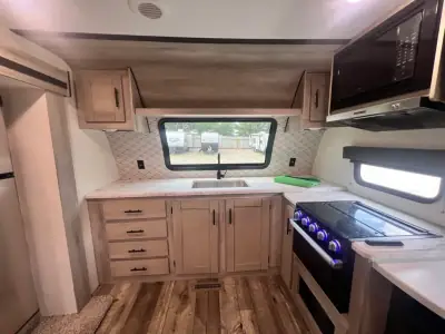 2021 K-Z Connect SE C221FKKSE photo 11