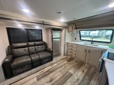 2021 K-Z Connect SE C221FKKSE photo 3