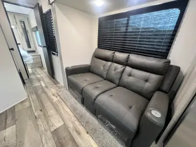 2021 K-Z Connect SE C221FKKSE photo 18