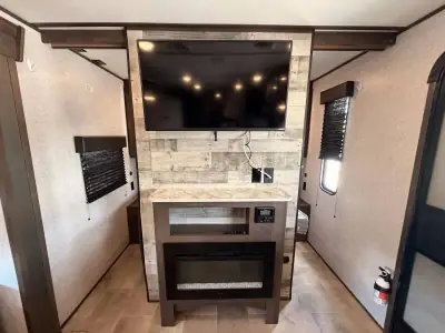 2021 Coleman By Dutchmen Lantern 334BH photo 8
