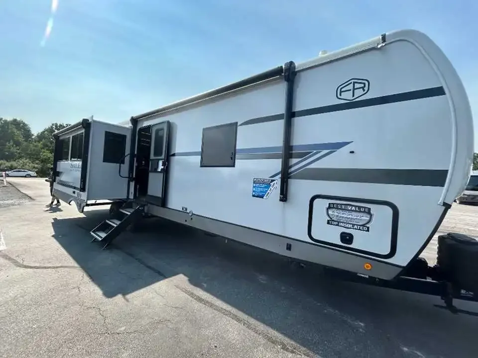 2027 Salem Hemisphere 308RL exterior