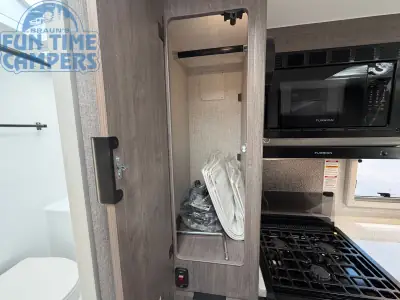2027 Lance 850 TRUCK CAMPER photo 17