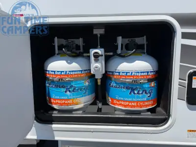 2027 Lance 850 TRUCK CAMPER photo 8