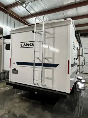 2023 Lance 1875 photo 5