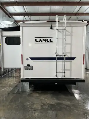2023 Lance 1875 photo 6