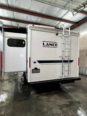 2023 Lance 1875 photo 4