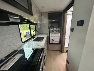 2027 Jayco Jay Feather 19MRK photo 6