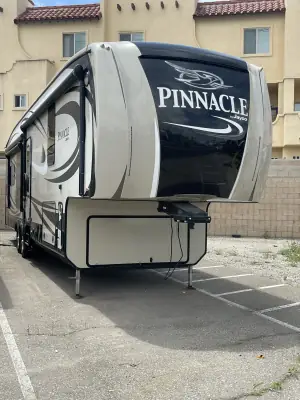 Used 2017 Pinnacle 36FBTS