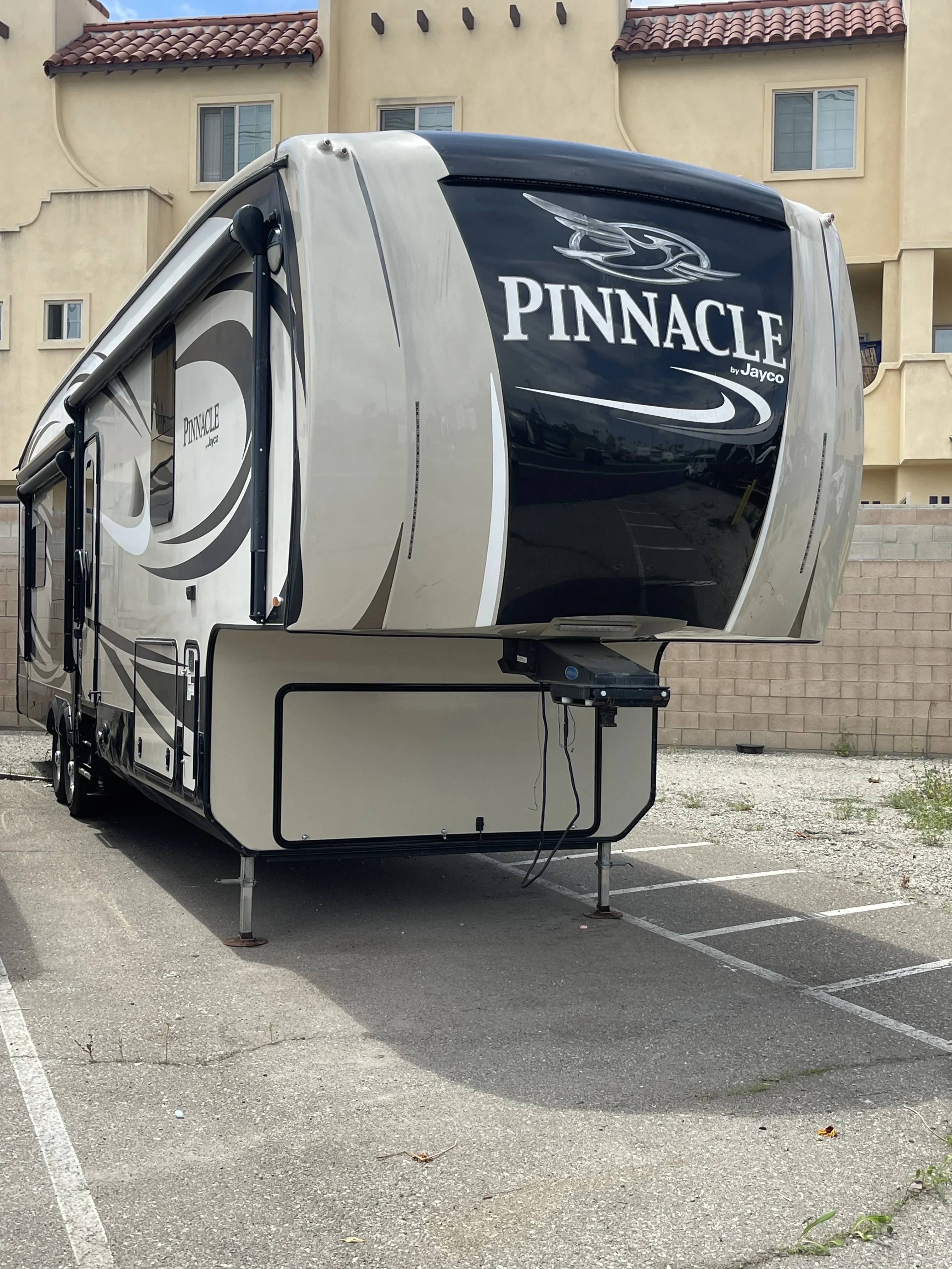 2017 PINNACLE 36FBTS exterior