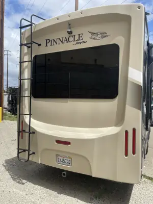 2017 PINNACLE 36FBTS photo 3