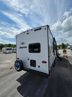 2027 Jayco Jay Flight 261BHS photo 3