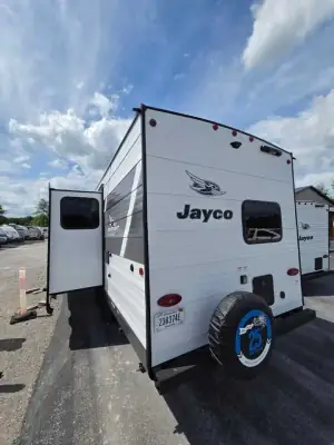 2027 Jayco Jay Flight 261BHS photo 11