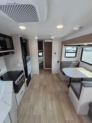 2027 Jayco Jay Flight 261BHS photo 4