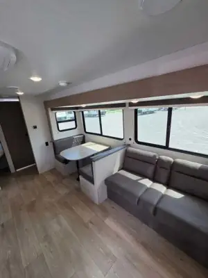 2027 Jayco Jay Flight 261BHS photo 5