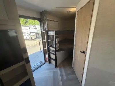 2024 Ember TOURING EDITION 28BH photo 10
