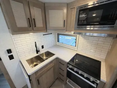 2024 Ember TOURING EDITION 28BH photo 20