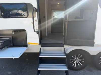 2024 Ember TOURING EDITION 28BH photo 6