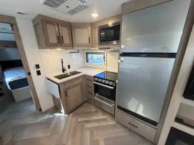 2024 Ember TOURING EDITION 28BH photo 19