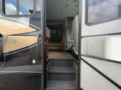 2013 Newmar CANYON STAR 3920 photo 8