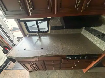 2013 Newmar CANYON STAR 3920 photo 12